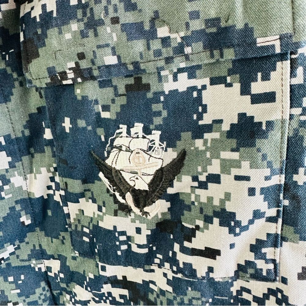 Navy Digital Pattern Shacket‎ Size M Short Ship Patch - Picture 2 of 4
